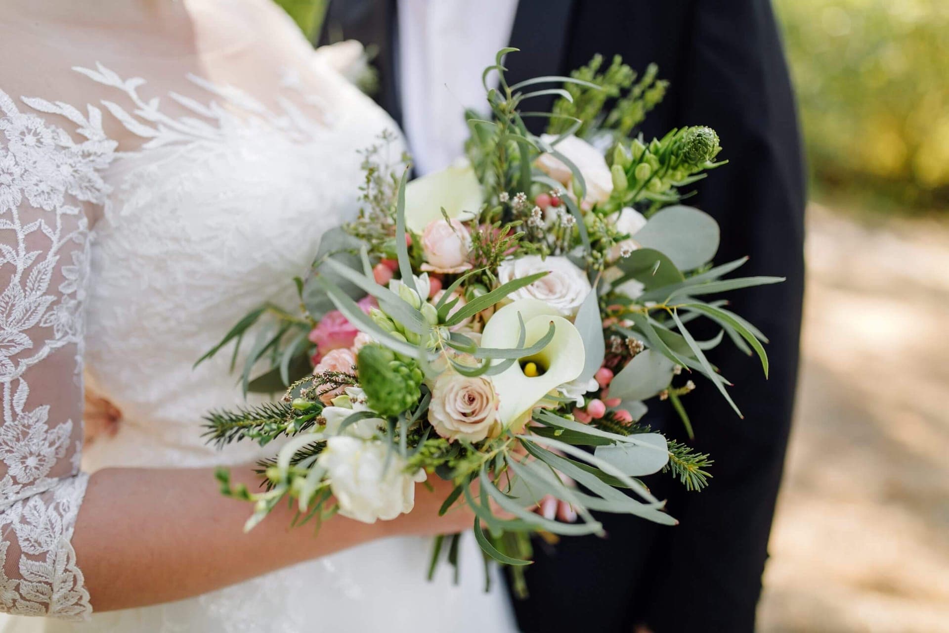 Bridal bouquet with white flowers