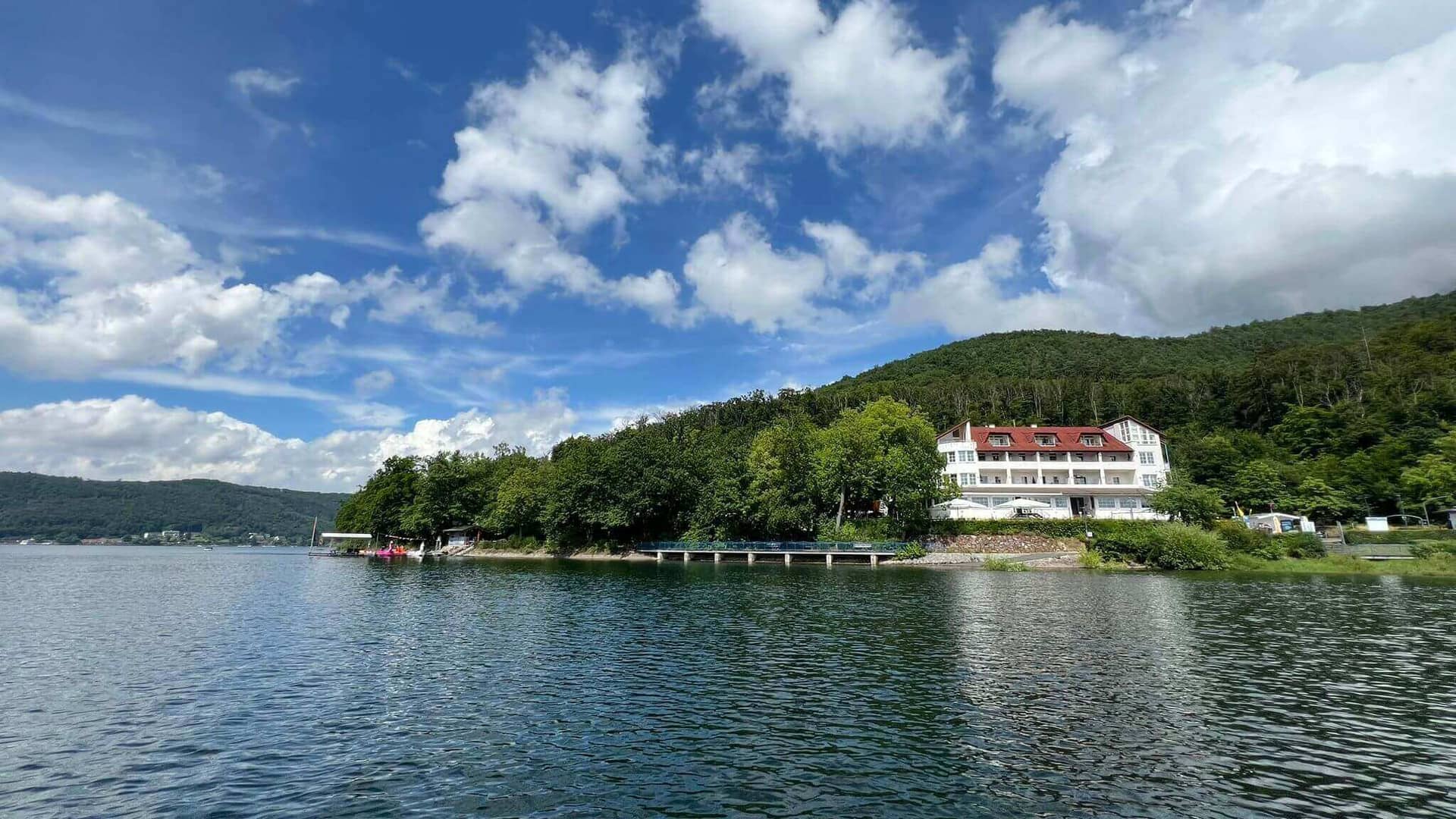 Panoramablick vom Terrassenhotel über den Edersee