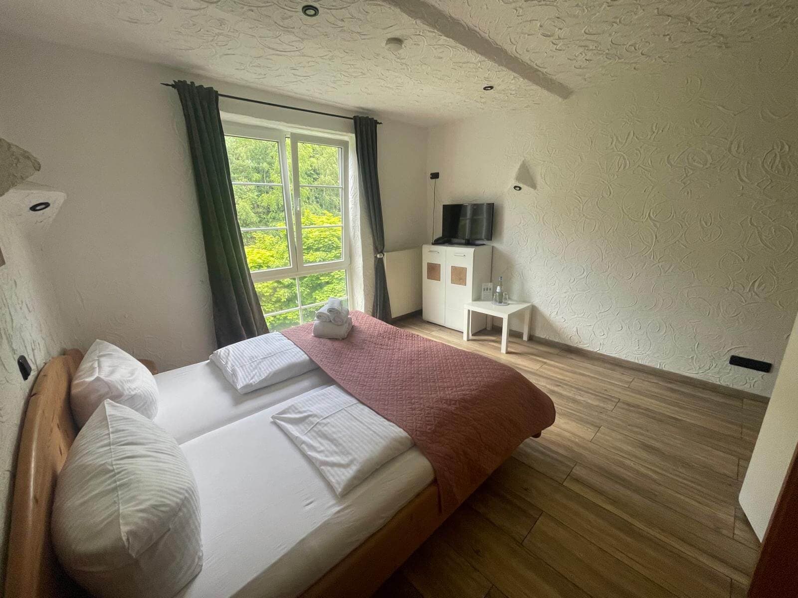Standard room with views into the forest
